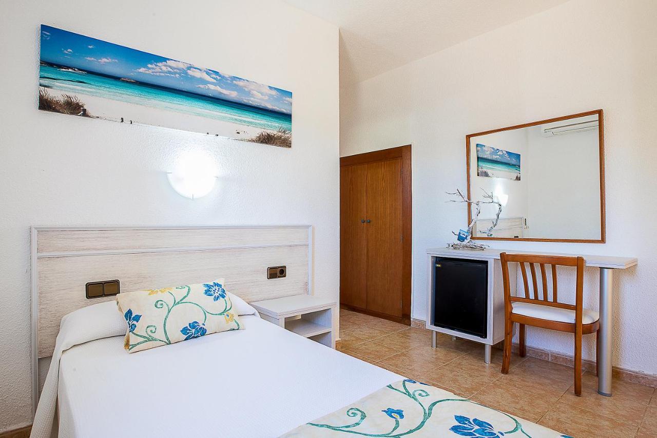 Sol Y Mar Hotel Playa Migjorn Buitenkant foto